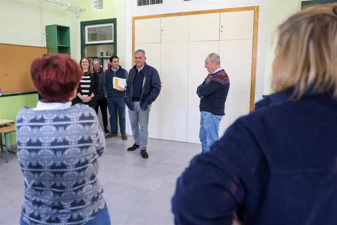 El Ayuntamiento de Sevilla acondiciona un centro infantil "sin uso durante años" y que ahora disfrutan "más de 400 vecinos".