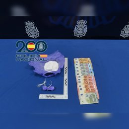 Archivo - Cocaína y dinero requisado a las mujeres detenidas en la Avenida de Segovia de Valladolid.