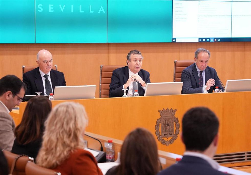Archivo - Imagen de archivo del pleno de la Diputación de Sevilla 