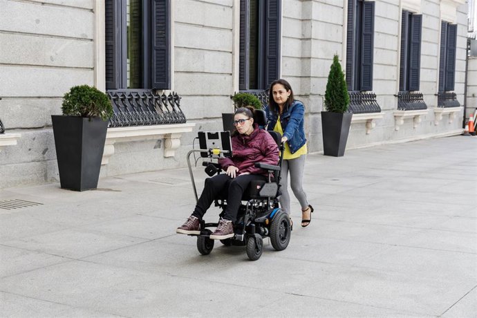 Archivo - Una persona afectada de ELA (esclerosis lateral amiotrófica) 