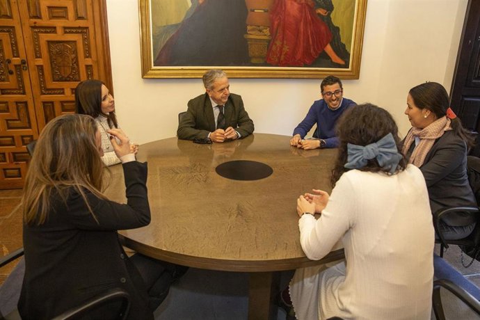 La Diputación de Córdoba muestra su apoyo a la labor realizada por la Asociación de Tumores Cerebrales (Astuce).