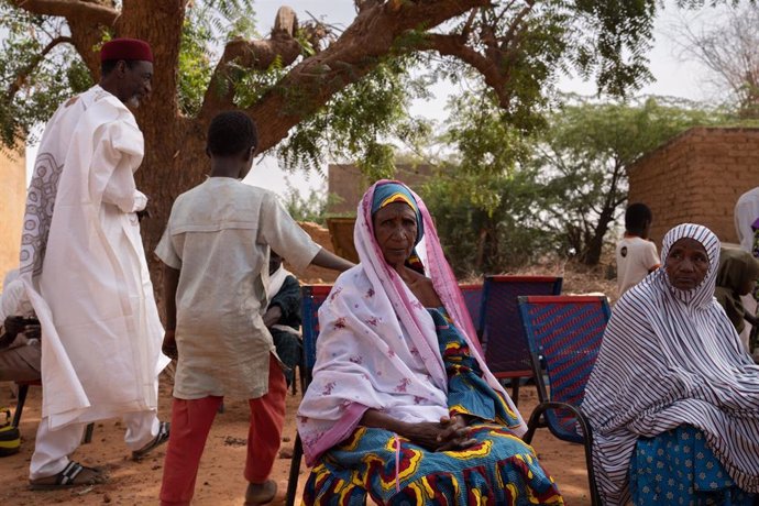 Archivo - Varias mujeres con velo en la aldea de Ganguel, a 11 de enero de 2023, en Ganguel, Sokoto, Níger (África)