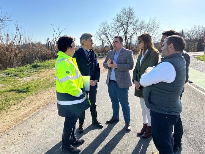 La Diputación de Córdoba y Ayuntamiento de Monturque trabajan en un itinerario peatonal en el diseminado de Los Llanos.