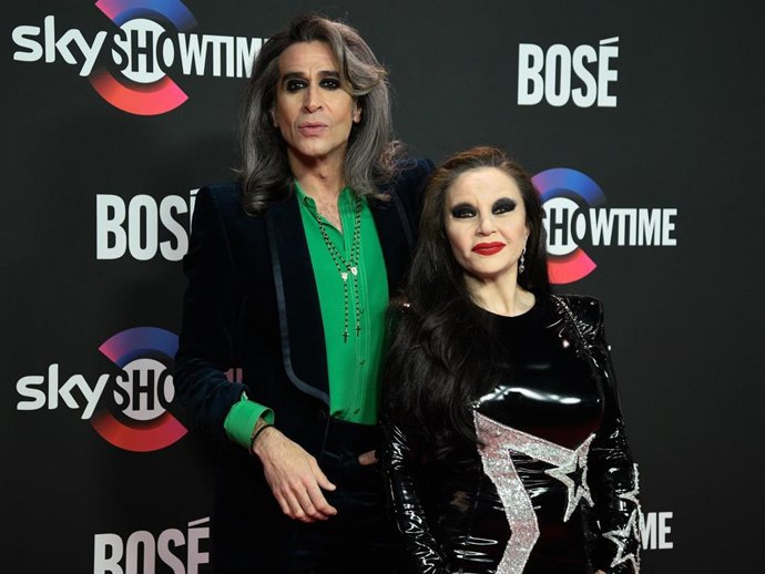 Archivo - Mario Vaquerizo y Alaska en la presentación de Bosé la nueva serie sobre Miguel Bosé que se podrá ver en la plataforma SkyShowtime, a 2 de marzo de 2023, en Madrid (España).