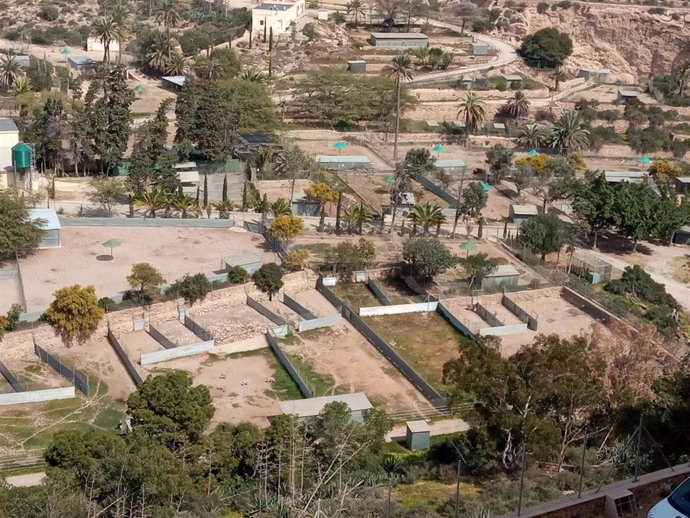 Archivo - Finca Experimental La Hoya de la EEZA-CSIC vista desde el tercer recinto de La Alcazaba de Almería.