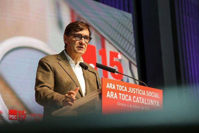 El líder del PSC, Salvador Illa, en su intervención en la jornada precongresual del PSC 'Ara toca justícia social' en Girona