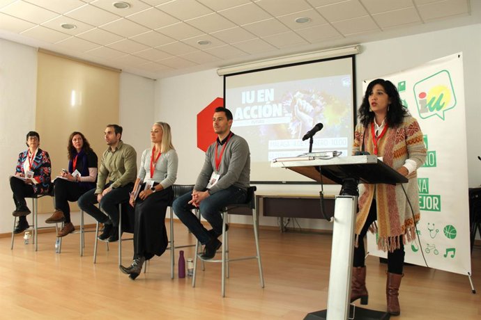 Intervención de la coordinadora provincial de IU, Toni Morillas, en unas jornadas de debate y elaboración de planes de trabajo.