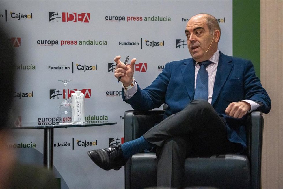 El presidente de la Asociación de Trabajadores Autónomos (ATA) y vicepresidente de la Confederación Española de Organizaciones Empresariales (CEOE), Lorenzo Amor interviene durante el desayuno del 2 de febrero, en Córdoba.