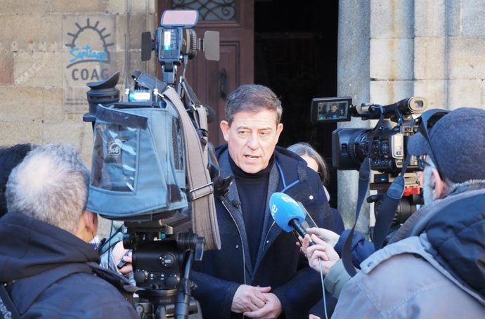 El candidato del PSdeG a la Presidencia de la Xunta, José Ramón Gómez Besteiro, en declaraciones a los medios