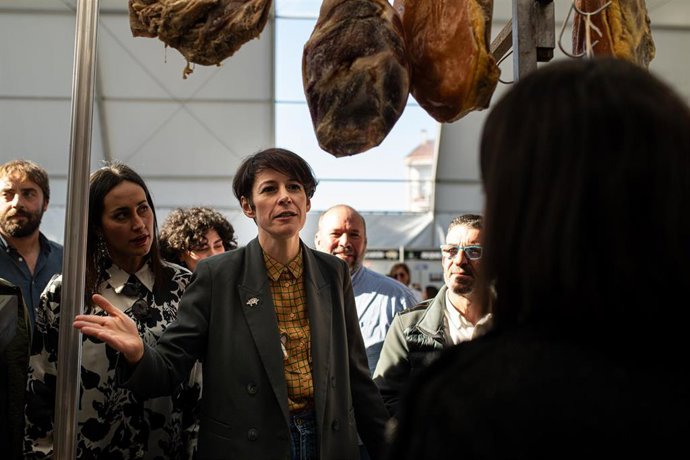 La candidata del BNG a la Presidencia de la Xunta de Galicia, Ana Pontón, visita la Feira do Cocido.