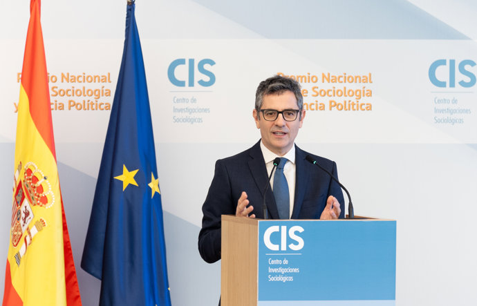 Félix Bolaños interviene durante la entrega de los premios nacionales de Sociología y Ciencia Política 2022 y 2023, en la Galería de las Colecciones Reales, a 2 de febrero de 2024, en Madrid (España). 