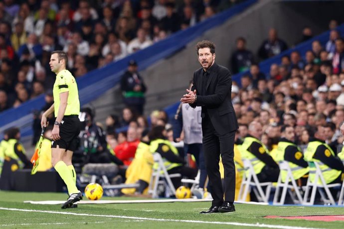 El entrenador del Atlético de Madrid, Diego Pablo Simeone, ante el Real Madrid. 