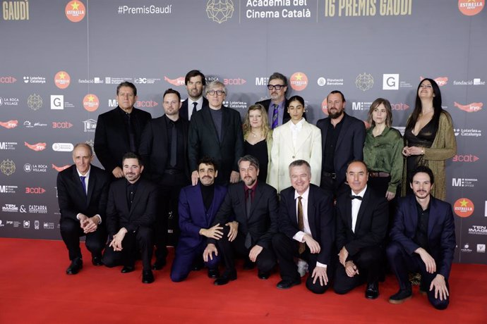 L'equip de la pel·lícula 'Saben aquell' posa durant el photocall dels XVI Premis Gaudí de cinema, al Centre de Convencions Internacional de Barcelona (CCIB), a 4 de febrer de 2024, a Barcelona