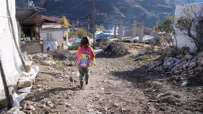 Archivo - Asli, una niña de nueve años afectada por los terremotos en Turquía.