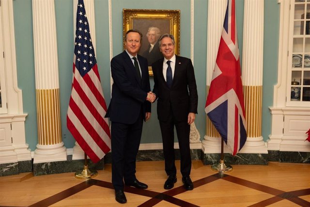 Archivo - El ministro de Exteriores de Reino Unido, David Cameron (izquierda), y su homólogo estadounidense, Antony Blinken (derecha)