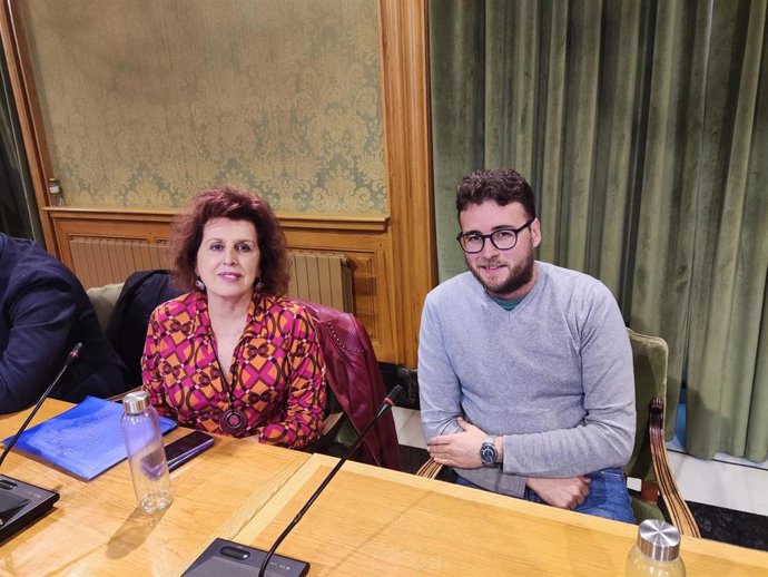 Los concejales de Cuenca en Marcha en el Ayuntamiento de Cuenca, María Ángeles García y Pablo García.