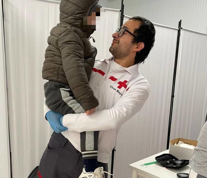 Rescatades 14 persones arribades en pastera a Benidorm