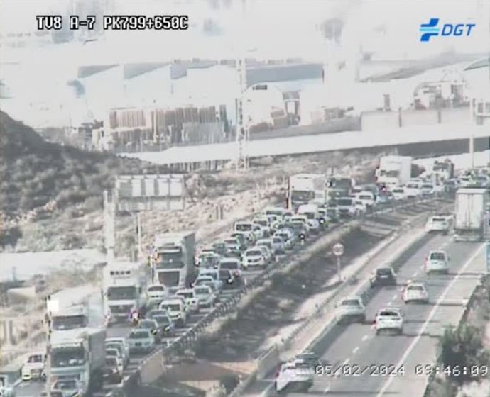 Retenciones en la A-7 a la altura de Almería a causa de un accidente en cadena.