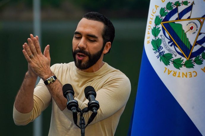 Archivo - October 19, 2023, San Luis de la Reina, San Miguel, El Salvador: El Salvador's President Nayib Bukele gestures while inaugurating the February 3 Hydroelectric Power Plant in San Luis de la Reina.