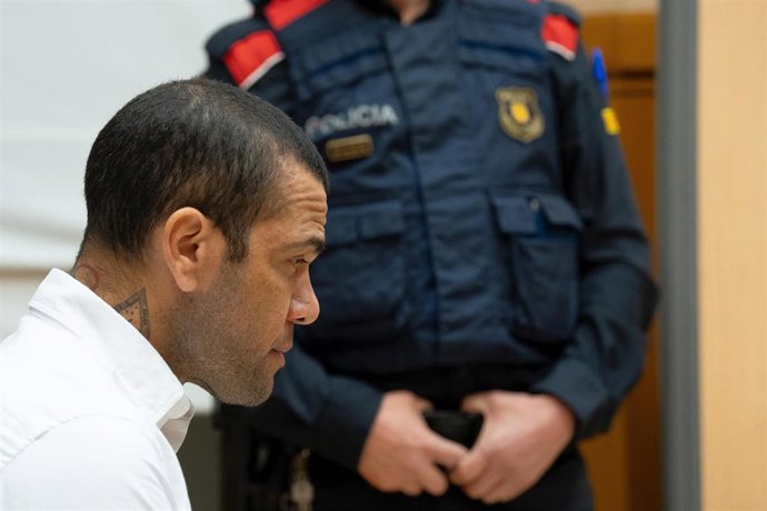 El exfutbolista Dani Alves durante un juicio en la Audiencia de Barcelona, a 5 de febrero de 2024, en Barcelona, Catalunya (España). 