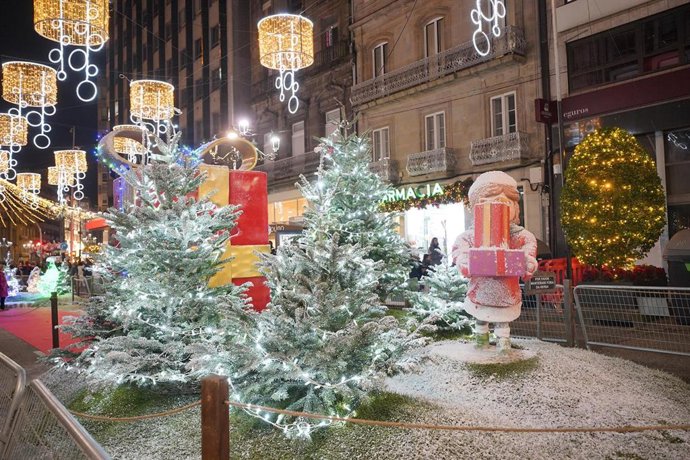 Archivo - Decoración Navideña en las calles de Vigo, en diciembre de 2023.