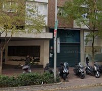 Desalojadas dos discotecas por duplicar el aforo, con un detenido por agredir a un agente