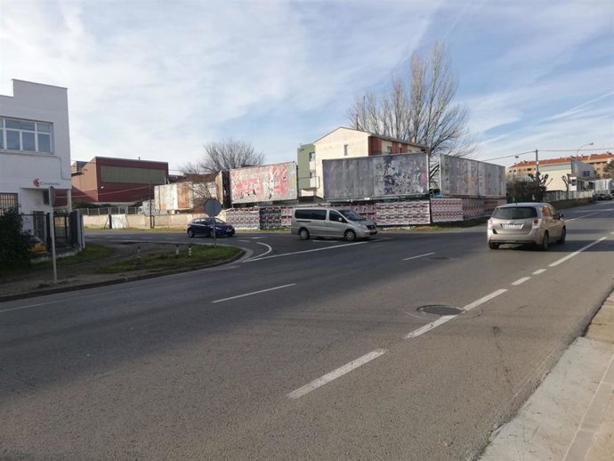 Cruce de Avenida de Burgos con la calle Pradoviejo, junto a la empresa Constantia en Logroño
