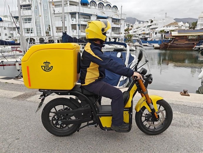 Correos dispone de 15 nuevas motos eléctricas ciberseguras con las que amplía su flota de reparto ecológica en la provincia de Málaga