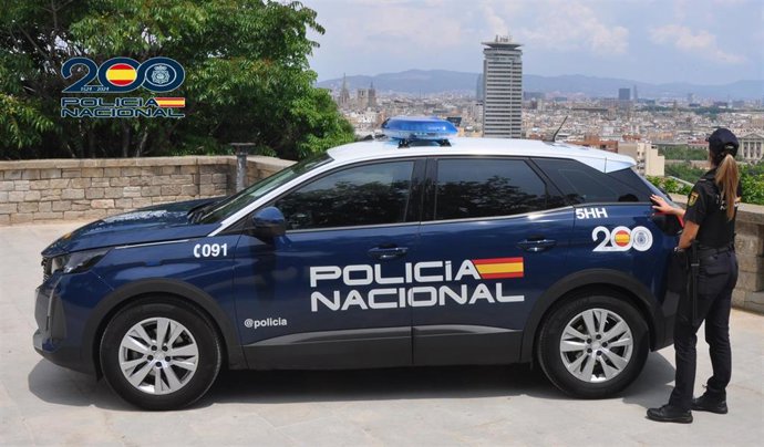 Archivo - Recurso de un coche de la Policía Nacional en Barcelona