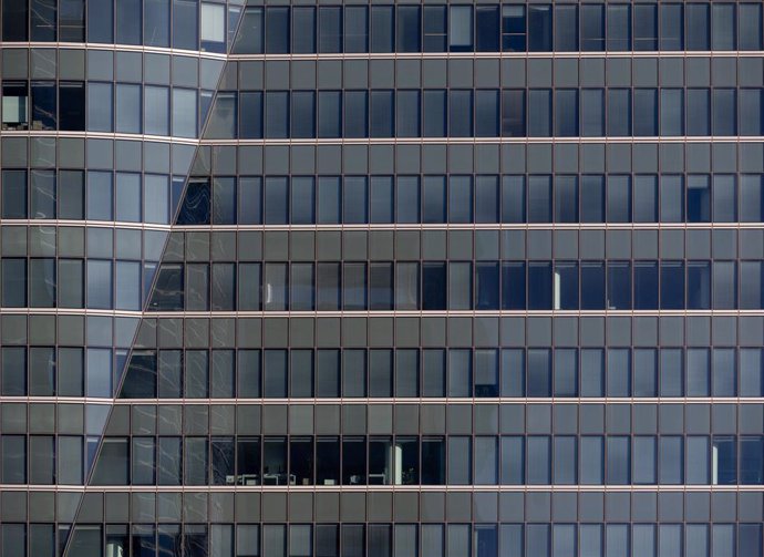 Archivo - Edificio de oficinas en el Cuatro Torres Business Area, a 26 de diciembre de 2023, en Madrid (España).