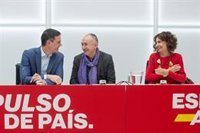 Sánchez traslada al líder de UGT la necesidad de que la reducción de jornada cuente con el apoyo de CEOE