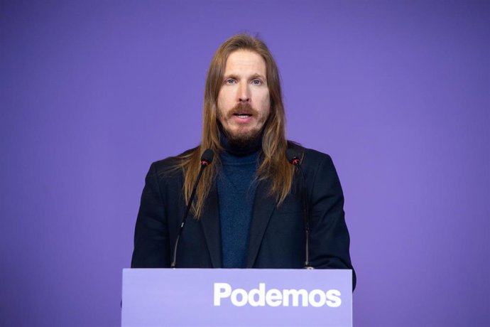 El hasta ahora coportavoz de Podemos, Pablo Fernández, durante una rueda de prensa de Podemos, en la sede de Podemos, a 29 de enero de 2024, en Madrid (España).