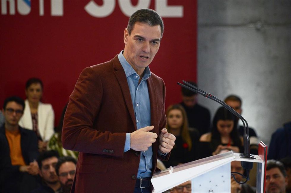 El secretario general del PSOE y presidente del Gobierno, Pedro Sánchez, durante un acto de campaña del PSdeG, en Expourense, a 3 de febrero de 2024, en Ourense, Galicia (España).
