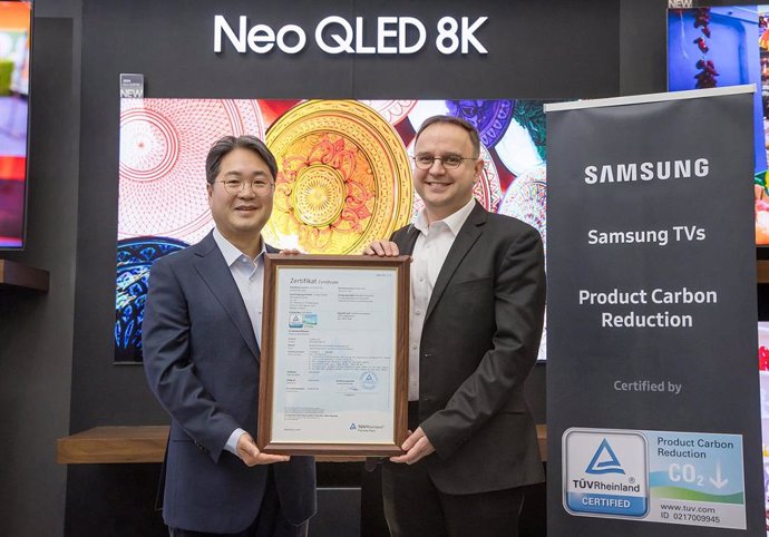 Samsung obtiene la certificación 'Product Carbon Reduction' de TÜV Rheinland para los televisores Neo QLED, OLED y Lifestyle 2024.