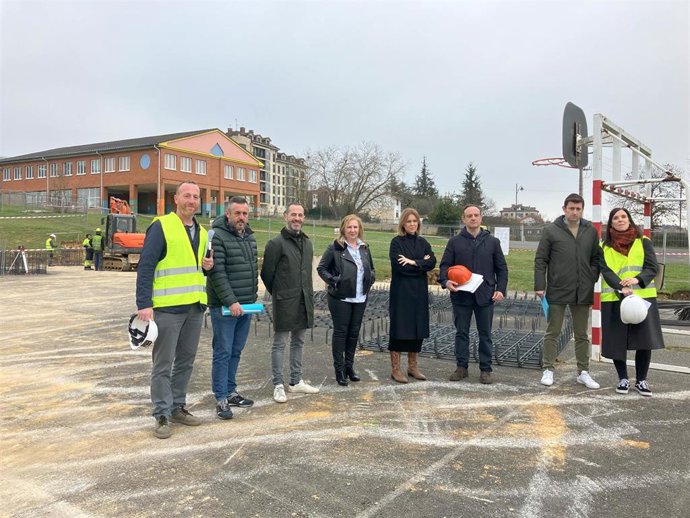 Comienzan las obras de construcción de la cubierta de la pista deportiva del CP Los Campones.