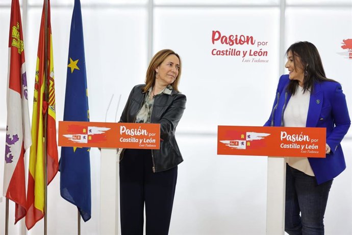 Rosa Rubio y Ana Sánchez en un momento de la presentación de la campaña ¿Qué hace Mañueco con nuestro dinero?