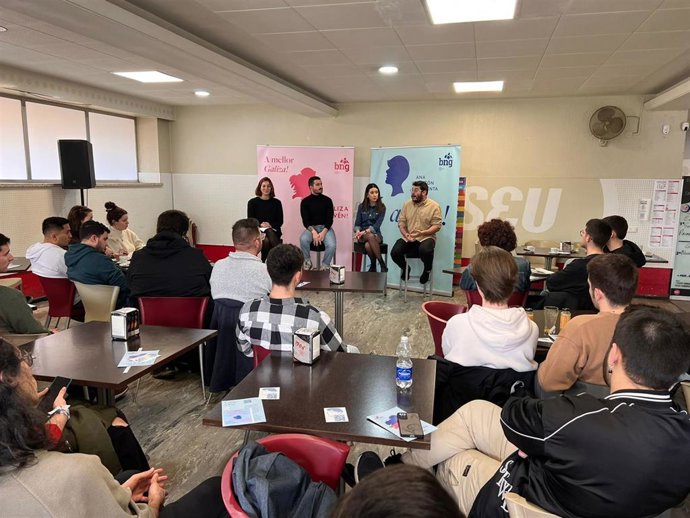 El BNG Aborda Con Universitarios Los Problemas De Vivienda Y Transporte: "La Juventud Va A Poner El Plus" Al 18F Para Convertir A Ana Pontón En Presidenta