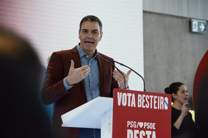 El secretario general del PSOE y presidente del Gobierno, Pedro Sánchez, durante un acto de campaña del PSdeG en Expourense