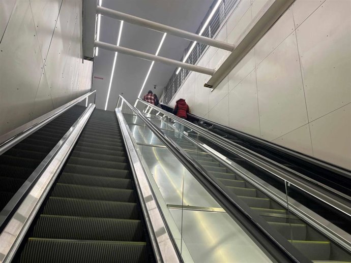 Renfe culmina la renovación de los equipos de elevación de la estación de Cercanías de San Bernardo.