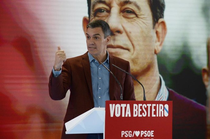 El secretario general del PSOE y presidente del Gobierno, Pedro Sánchez, durante un acto de campaña del PSdeG, en Expourense, a 3 de febrero de 2024, en Ourense, Galicia (España).