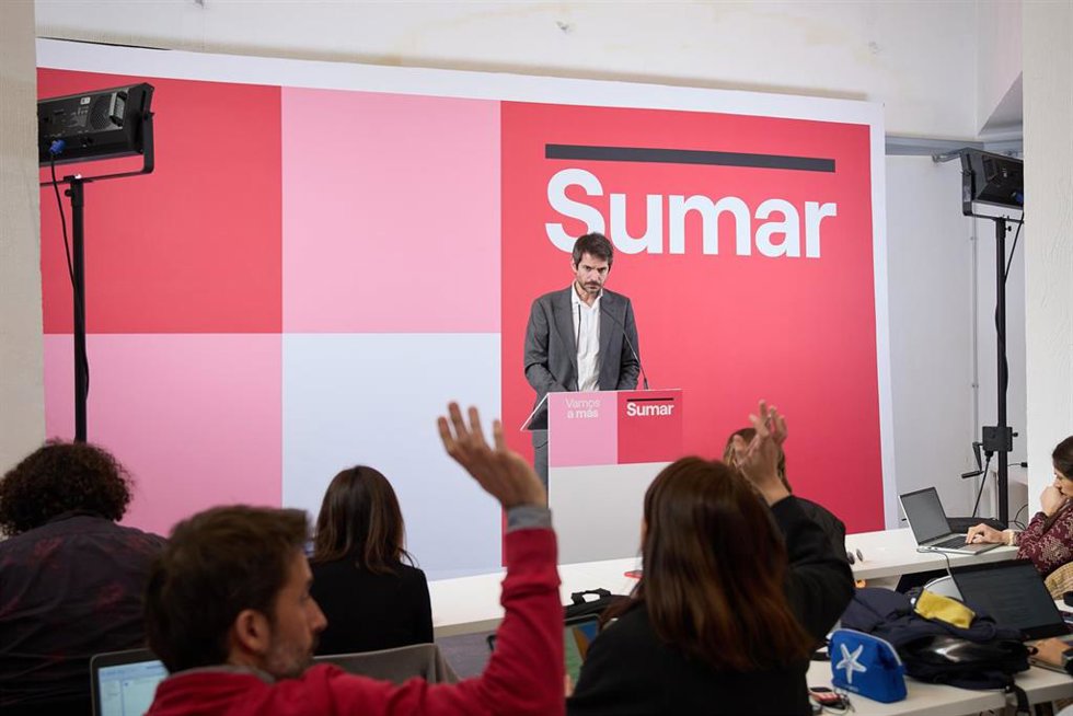 El portavoz de Sumar, Ernest Urtasun, durante una rueda de prensa en Espacio Rastro, a 5 de febrero de 2024, en Madrid (España). Durante la rueda de prensa, el portavoz de Sumar ha analizado la actualidad política.