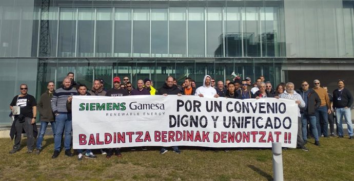 Concentración de trabajadores de Siemens Gamesa en Arazuri.