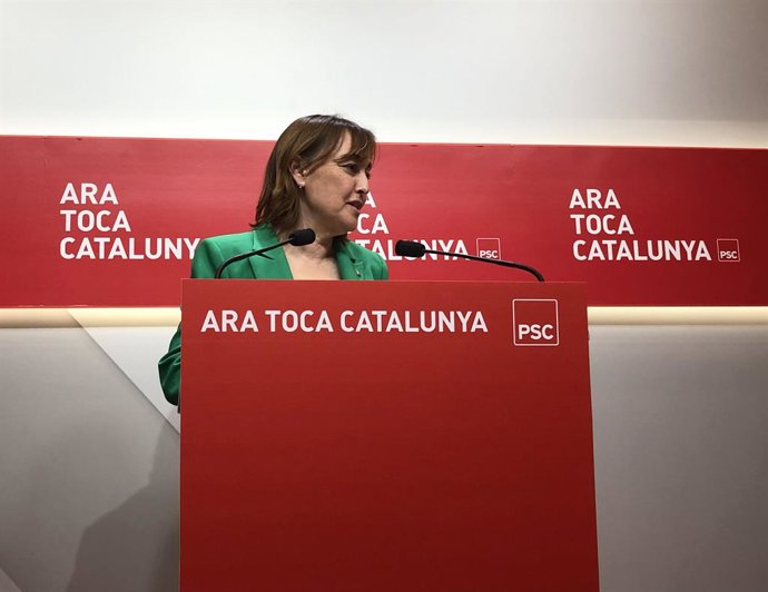 La diputada del PSC Sílvia Paneque en una rueda de prensa en la sede del partido