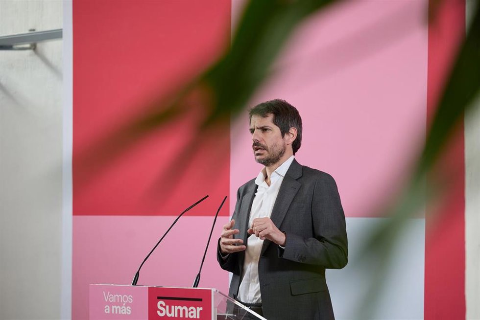 El portavoz de Sumar, Ernest Urtasun, durante una rueda de prensa en Espacio Rastro, a 5 de febrero de 2024, en Madrid (España). Durante la rueda de prensa, el portavoz de Sumar ha analizado la actualidad política.