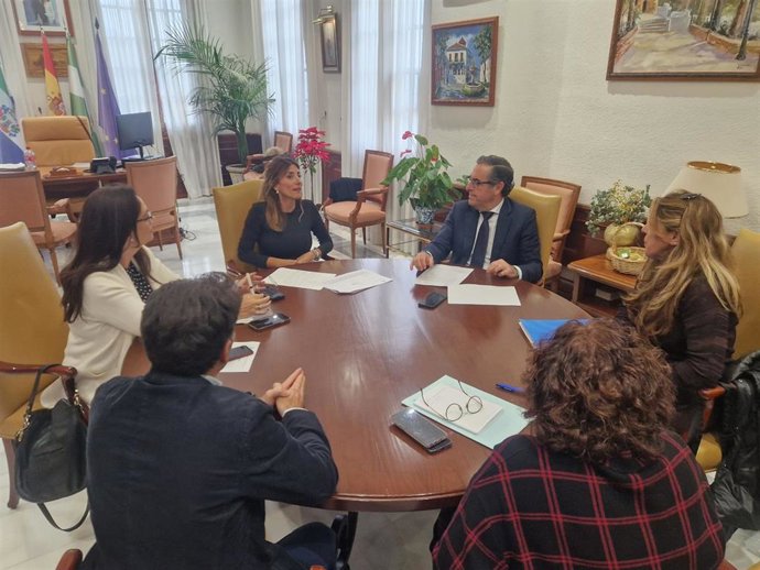 La Junta y el Ayuntamiento acuerdan la renovación del convenio del CADE de Mijas