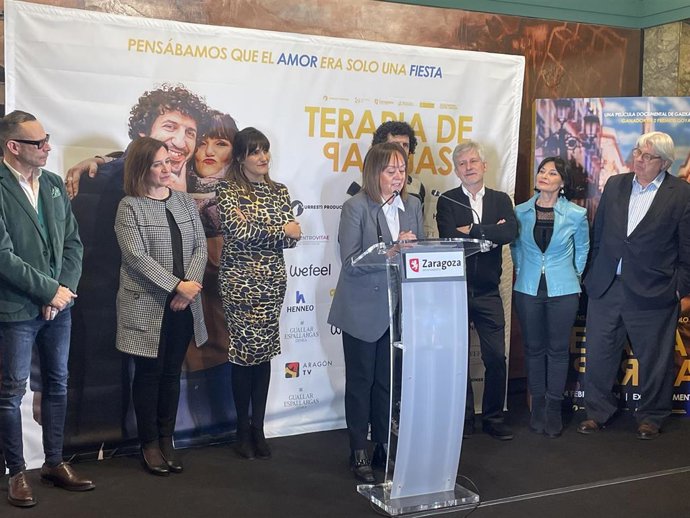 La diputada provincial de Cultura de la DPZ, Charo Lázaro, interviene en la presentación de la película de Gaizka Urresti 'Terapia de parejas'.