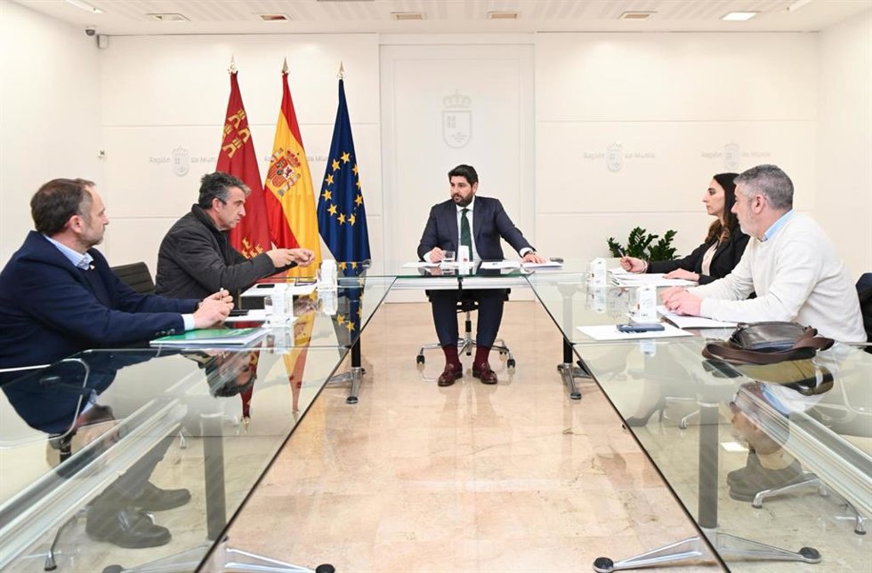 Imagen de la reunión de López Miras con los representantes de las organizaciones agrarias