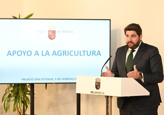 El presidente del Gobierno murciano, Fernando López Miras, en rueda de prensa