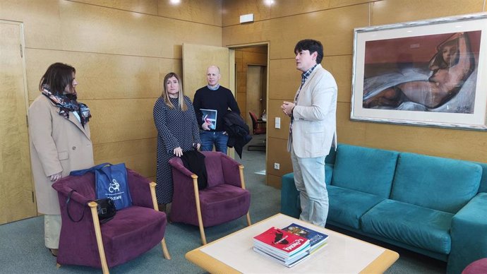 Cristina Argüelles, gerente de Cocemfe Asturias; Mónica Oviedo, presidenta; Ignacio Ramírez, responsable de Integración Laboral; y Borja Sánchez, consejero de Ciencia.