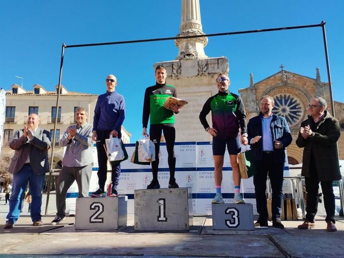 Podio de la II Legua Universitaria de la UCAV este fin de semana.